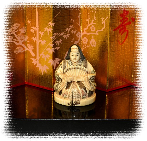 японский антиквариат: нэцкэ из слоновой кости Императрица