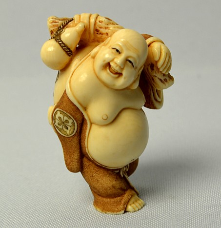 антикварный подарок- нэцкэ из слоновой кости Хотэй с мешком богатства и счастья