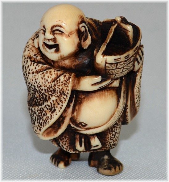 японская антикварная нэцкэ из слоновой кости в виде Хотейя, одного из Семи Богов Счастья, эпоха Эдо