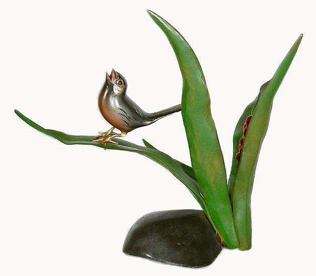 японская бронзовая статуэтка Птичка, поющая на листе ириса