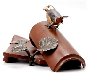 японская антикварная бронзовая композиция Птички на обломках крыши