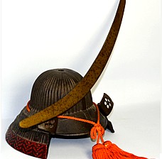 японская кабинетная бронза: самурайской шлем кабуто, 1930-е гг.