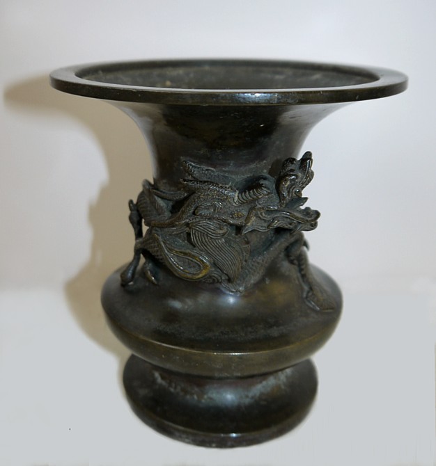 японская антикварная бронзовая ваза или курильница с Драконом