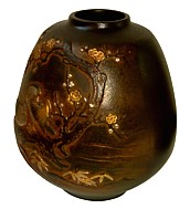бронзовая японская ваза с рельефным рисунком