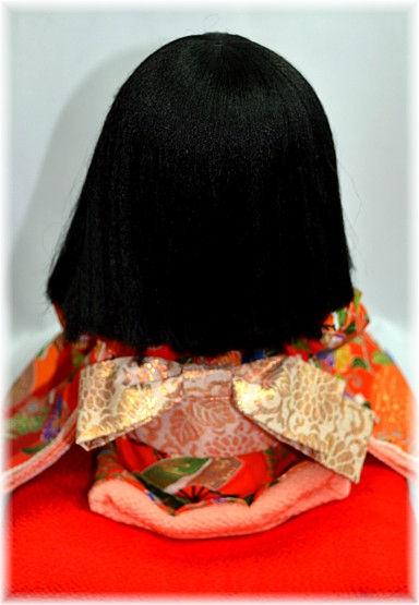 японская традиционная кукла Девочка на красной подушечке
