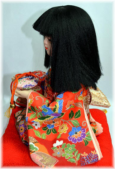 японская традиционная кукла Девочка с шелковой сумочкой