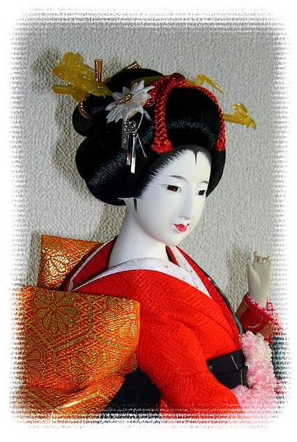 японская традиционная кукла дама аристократка в дорогих кимоно