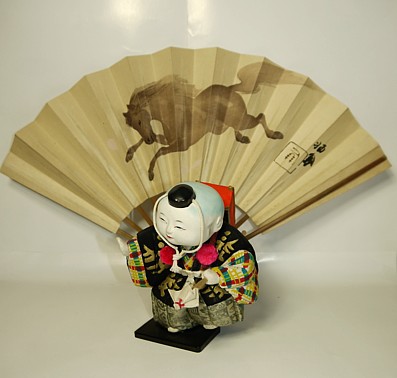 японский веер и японская кукла