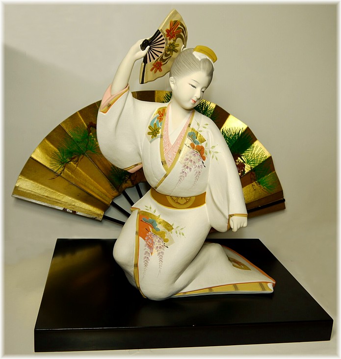 японское искусство: Девушка, танцующая с веером, статуэтка из керамики, ручная работа, роспись