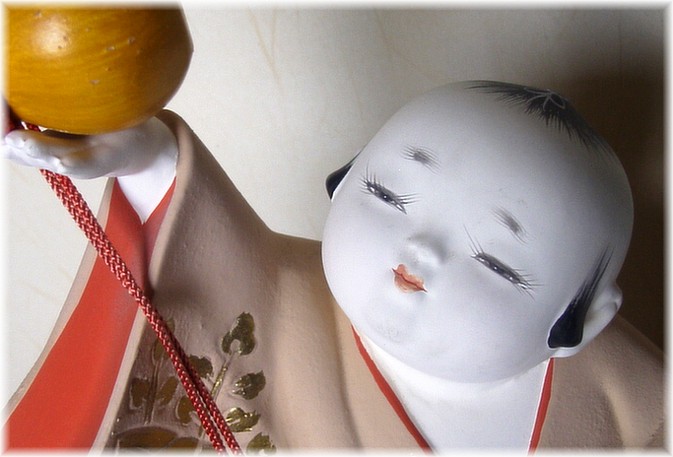 мальчик с тыквой-горлянкой в руке, японская  статуэтка, 1960-е гг..