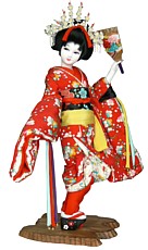 японская кукла, изображающая майко с ракеткой для игры в воланы