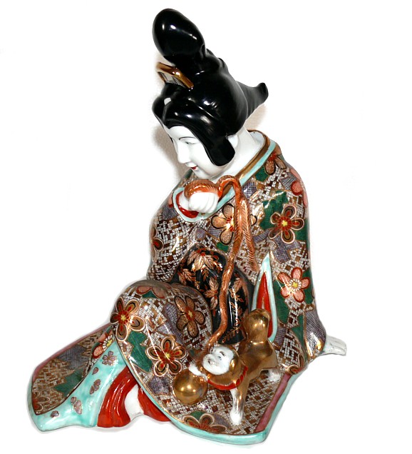 японская антикварная фарфоровая статуэтка Ойран с собачкой, 1890-е гг.
