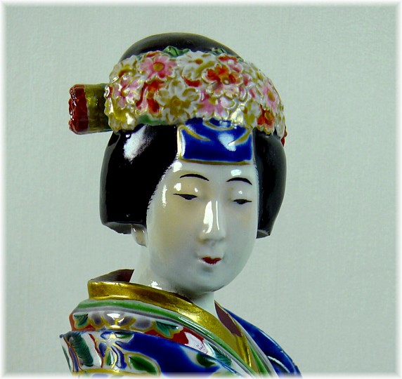 японская антикварная фарфоровая статуэтка Дама в кимоно, 1800-50-е гг.