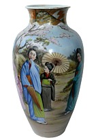 антикварная японская фарфоровая ваза с круговой росписью