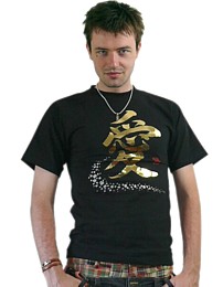 японская дизайнерская футболка с каллиграфией
