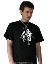 футболка с рисунком в виде самурая с катаной