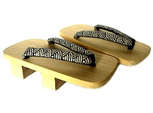 японская традиционная обувь -  гета
