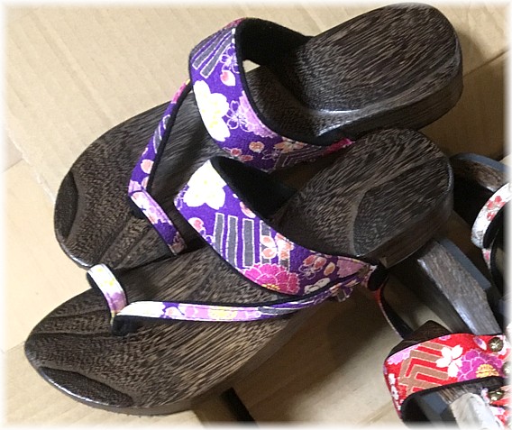 японская женская обувь ГЭТА из дерева и ткани кимоно