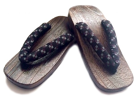 японская деревянная традиционная обувь