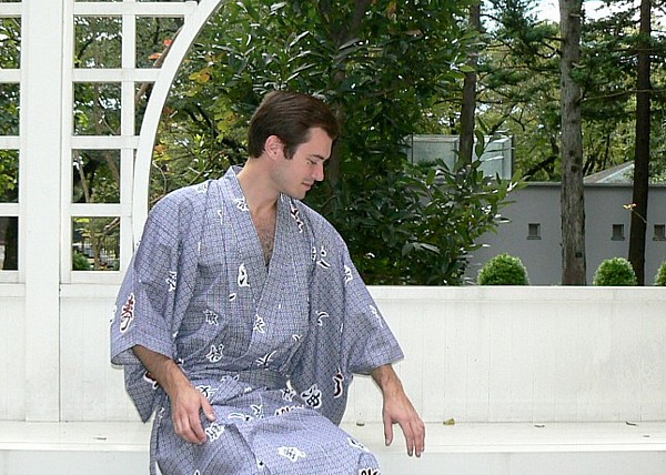 японские мужские кимоно и халаты в японском стиле. Мужская одежда для дома из Японии. Кимоно онлайн.