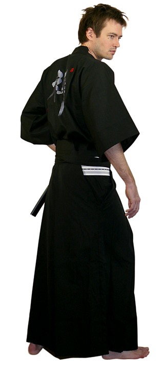 японское укороченное кимоно, хакама и пояс оби