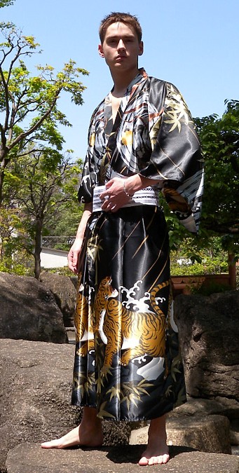 япобское кимоно и пояс оби