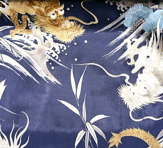 деталь рисунка ткани мужского шелкового халата - кимоно