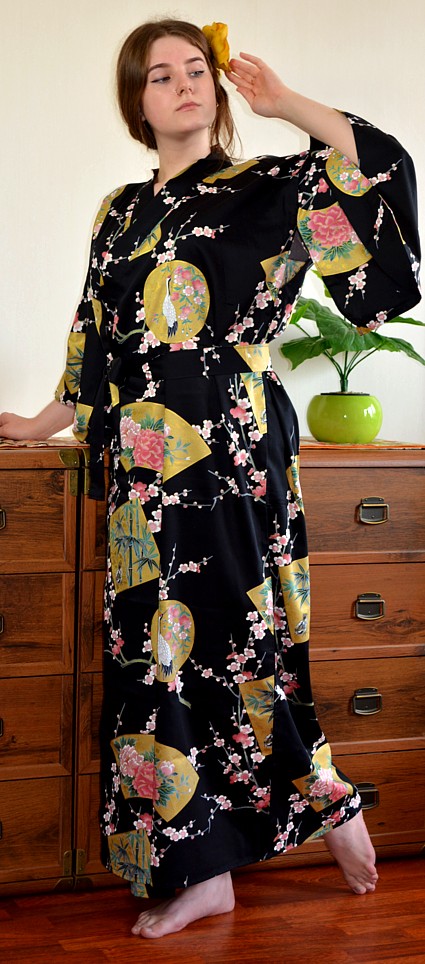 японское традиционное кимоно - стильная одежда для дома