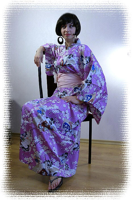 японский халат-кимоно КРАСАВИЦЫ ЭДО из иск. шелка, сделано в Японии