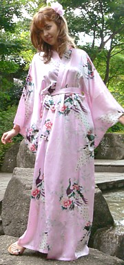 шелковое японское кимоно - красивая одежда для дома