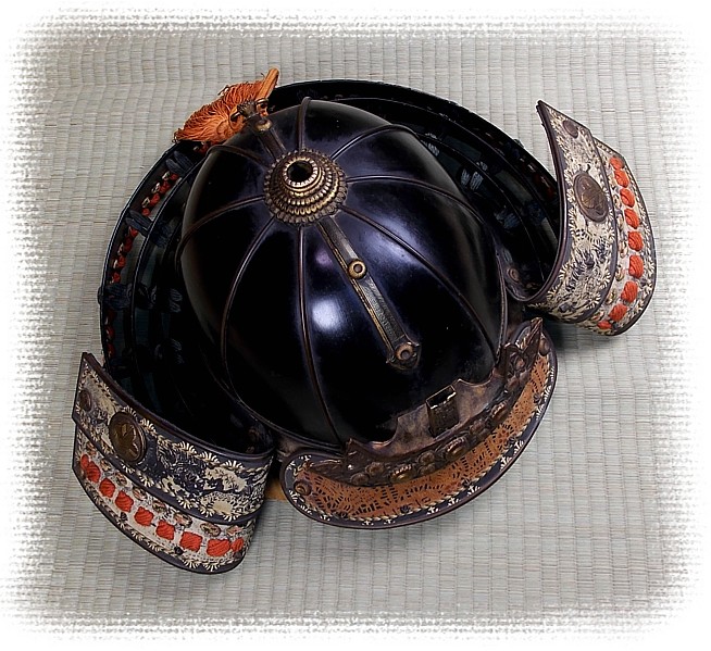 антикварный японский защитный самурайский шлем КАБУТО