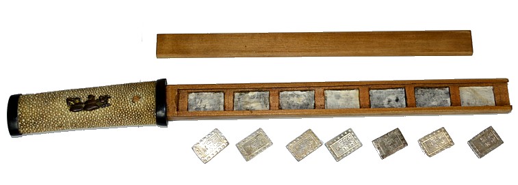 японская антикварная секретная хранилищница для серебряных денег Котсубу-Ирэ, конец эпохи Эдо