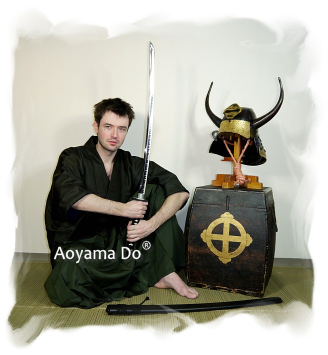 предметы самурайского вооружения: меч катана, шлем кабуто