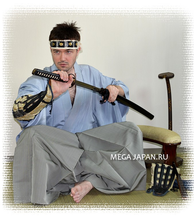 японский меч катана, подставка для меча с росписью