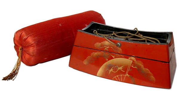японский старинный -подголовник с росписью и шелковой подушкой, 1900-е гг. 