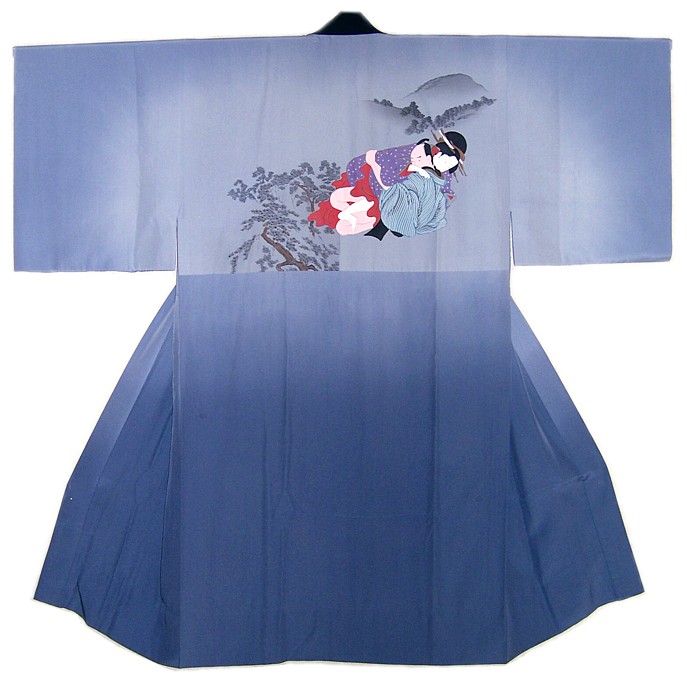 японское мужское шелковое кимоно а рисунком на спине в виде эротической сцены