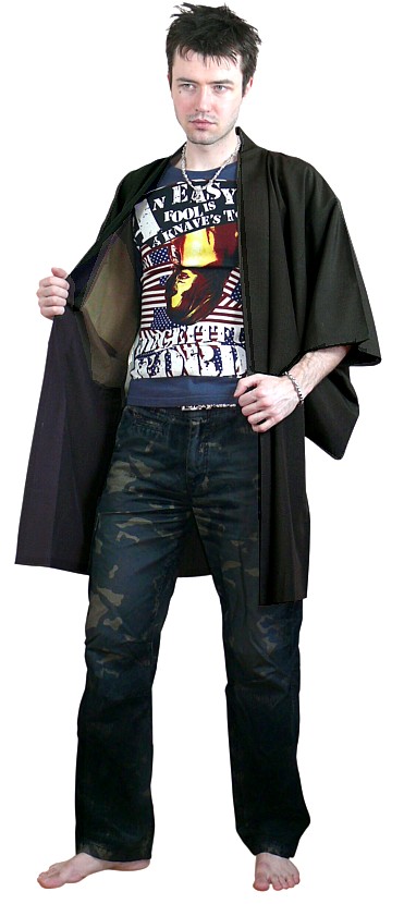 японское традиционное мужское хаори ( вид куртки) в сочетании с современной одеждой