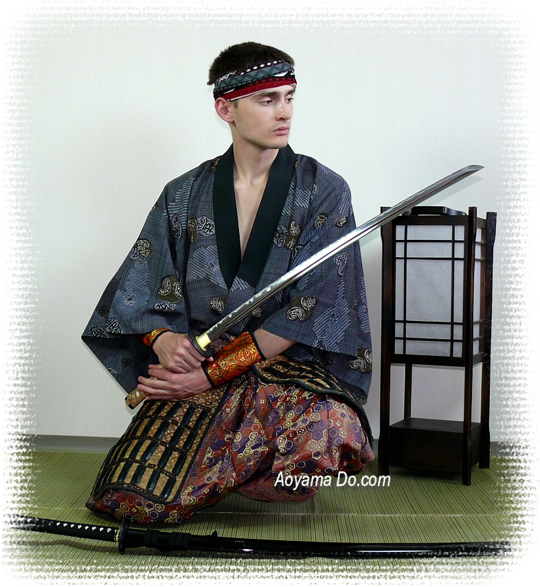 японская традиционная одежда самурая: кимоно, хакама, деталь доспеха