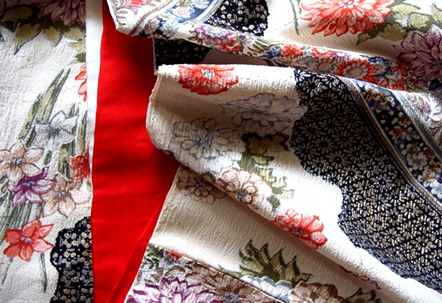 деталь рисунка тками японского шелкового кимоно и подкладка