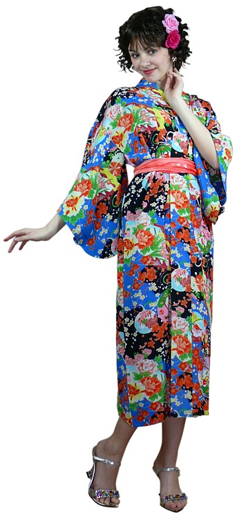 японское кимоно и шелковый пояс оби