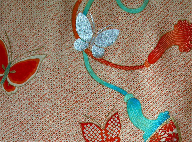 деталь росписи на ткани японского женского кимоно