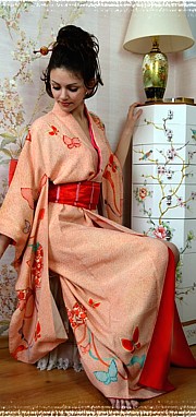 японское старинное женское кимоно с ручной росписью