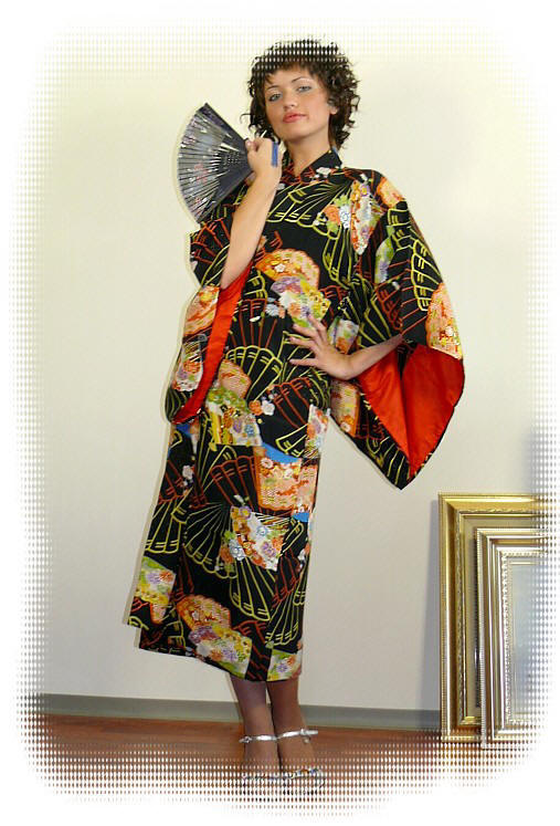 страинное шелковое кимоно