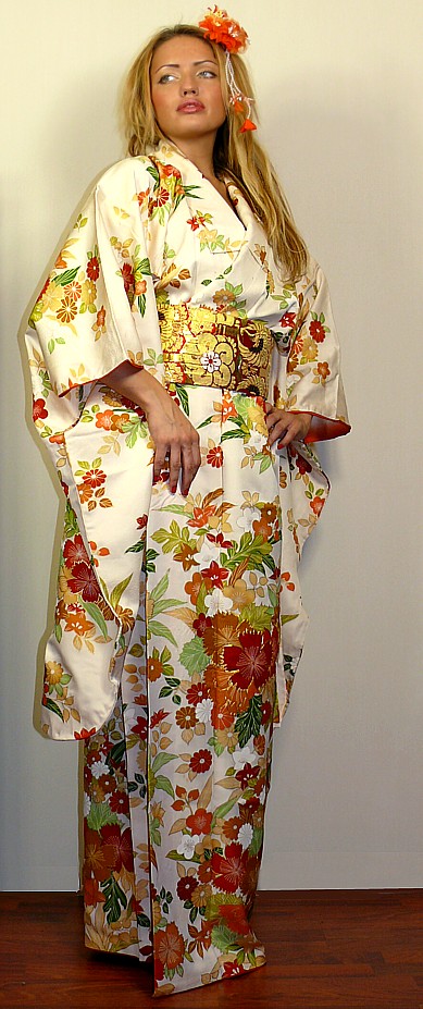  японское праздничное шелковое кимоно фурисодэ