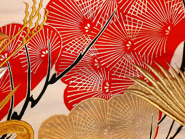 деталь вышивки и рисунка на японском кимоно